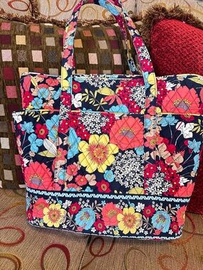 Retired Vera Bradley Happy Snails Tote